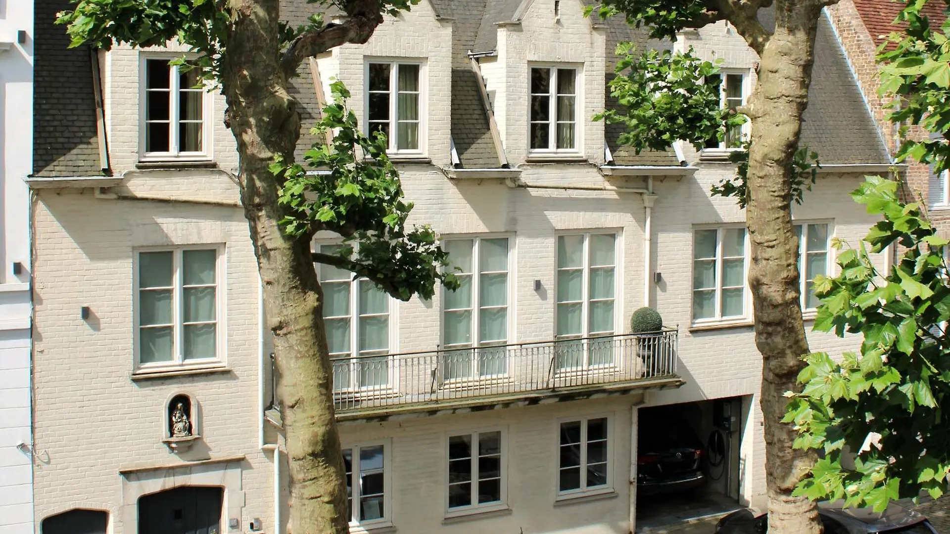 Pand 17 - Charming Guesthouse contacts